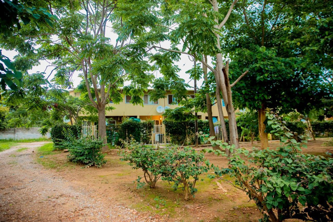 Sanctuary Aparthotel-Ac-Garden- Solar-Wi-Fi -Firepit-Park-Carport Lusaka Kültér fotó